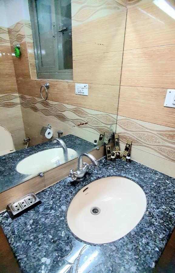 Royal Hotel Naran Ngoại thất bức ảnh