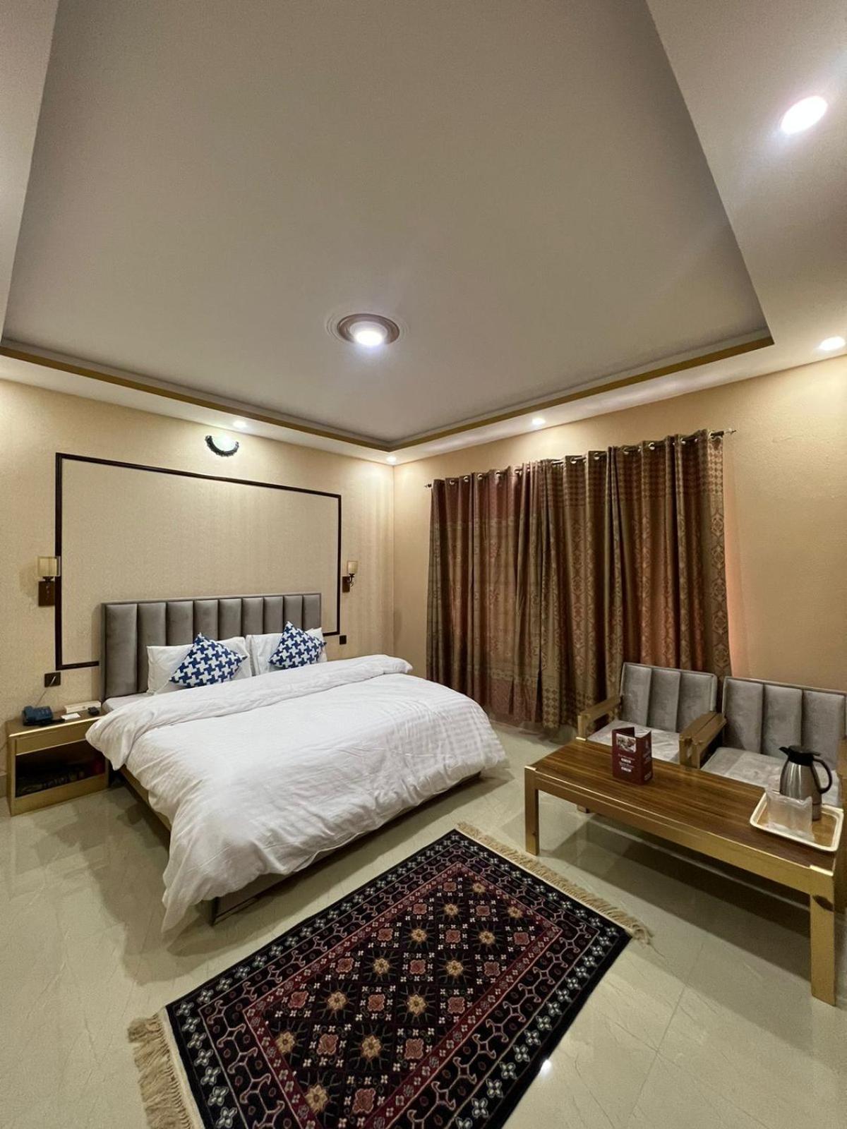 Royal Hotel Naran Ngoại thất bức ảnh